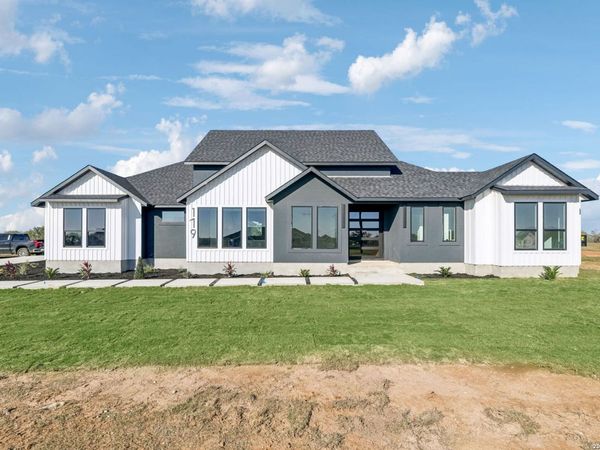 179 Hidden Ranch Ct., Floresville, TX 78114