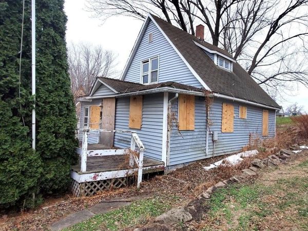 9 N F Street, Albia, IA 52531