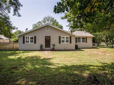 8304 Lees Summit Road, Kansas City, MO 64139