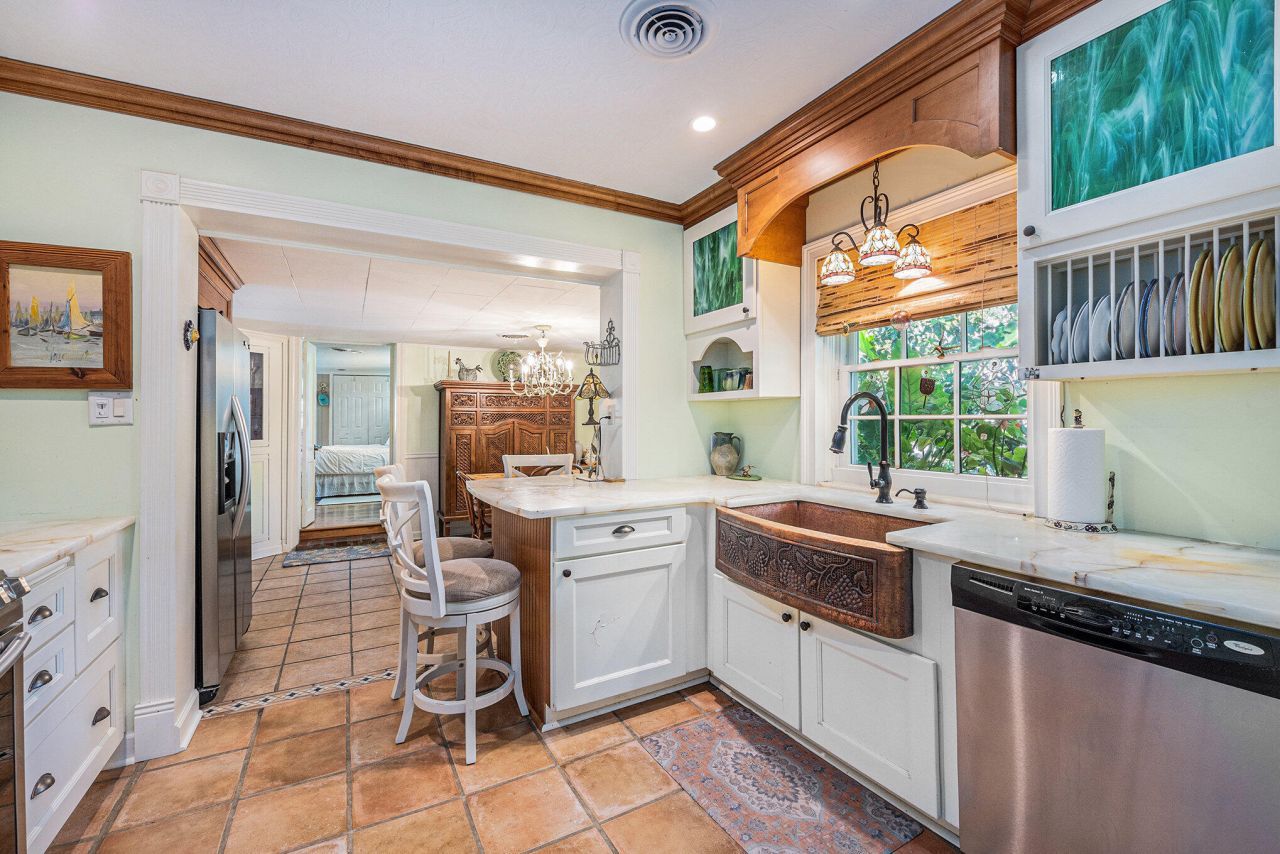 605 Ann Street Photo 9