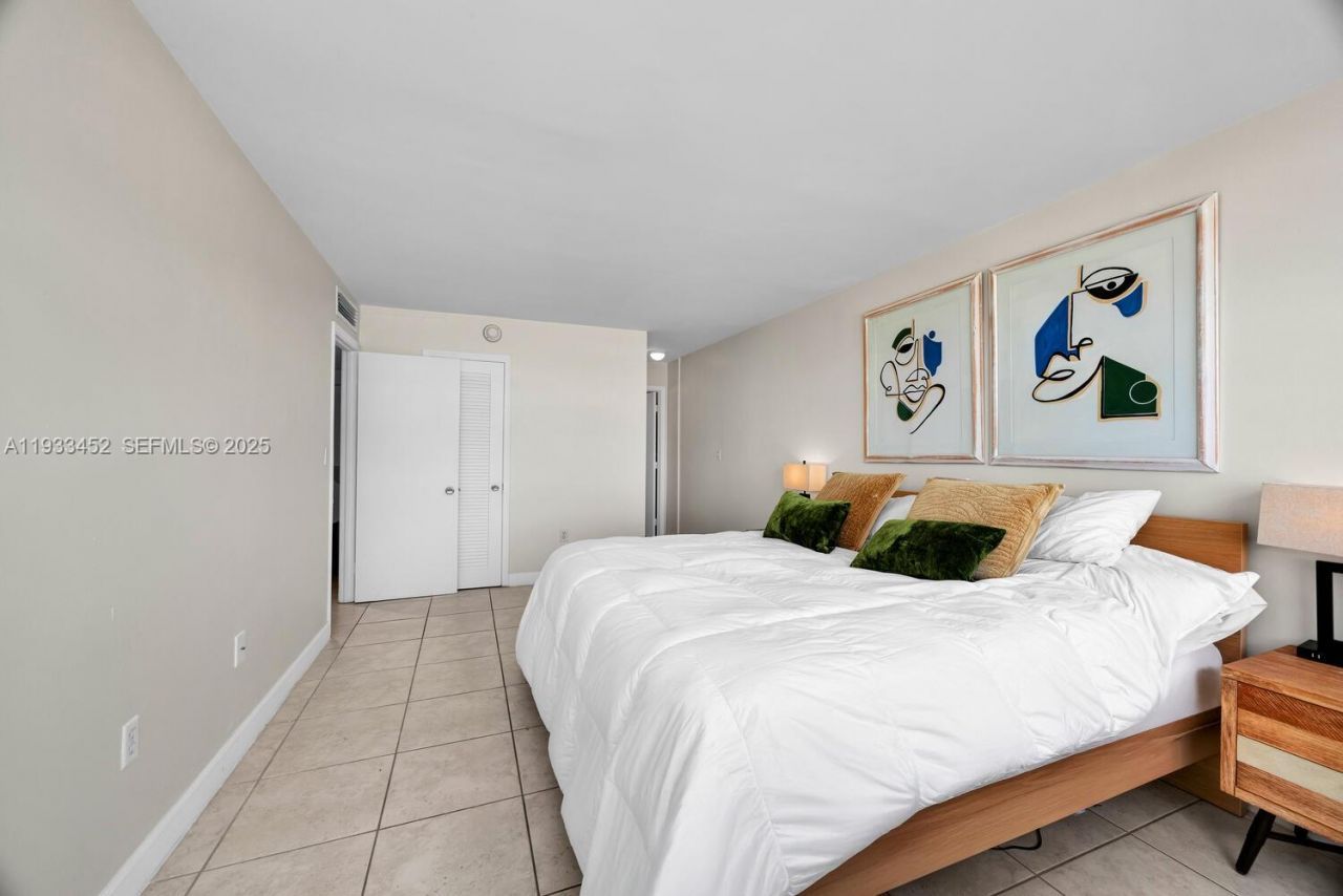 2016 Bay Dr , Unit 604, Miami Beach, FL 33141 Photo