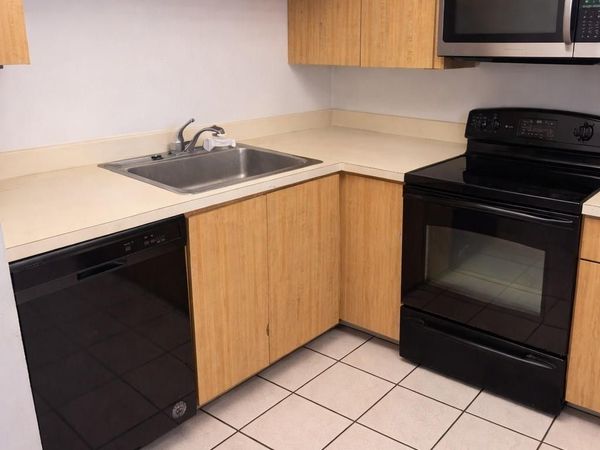 103 Royal Park Drive, Unit 2c, Oakland Park, FL 33309