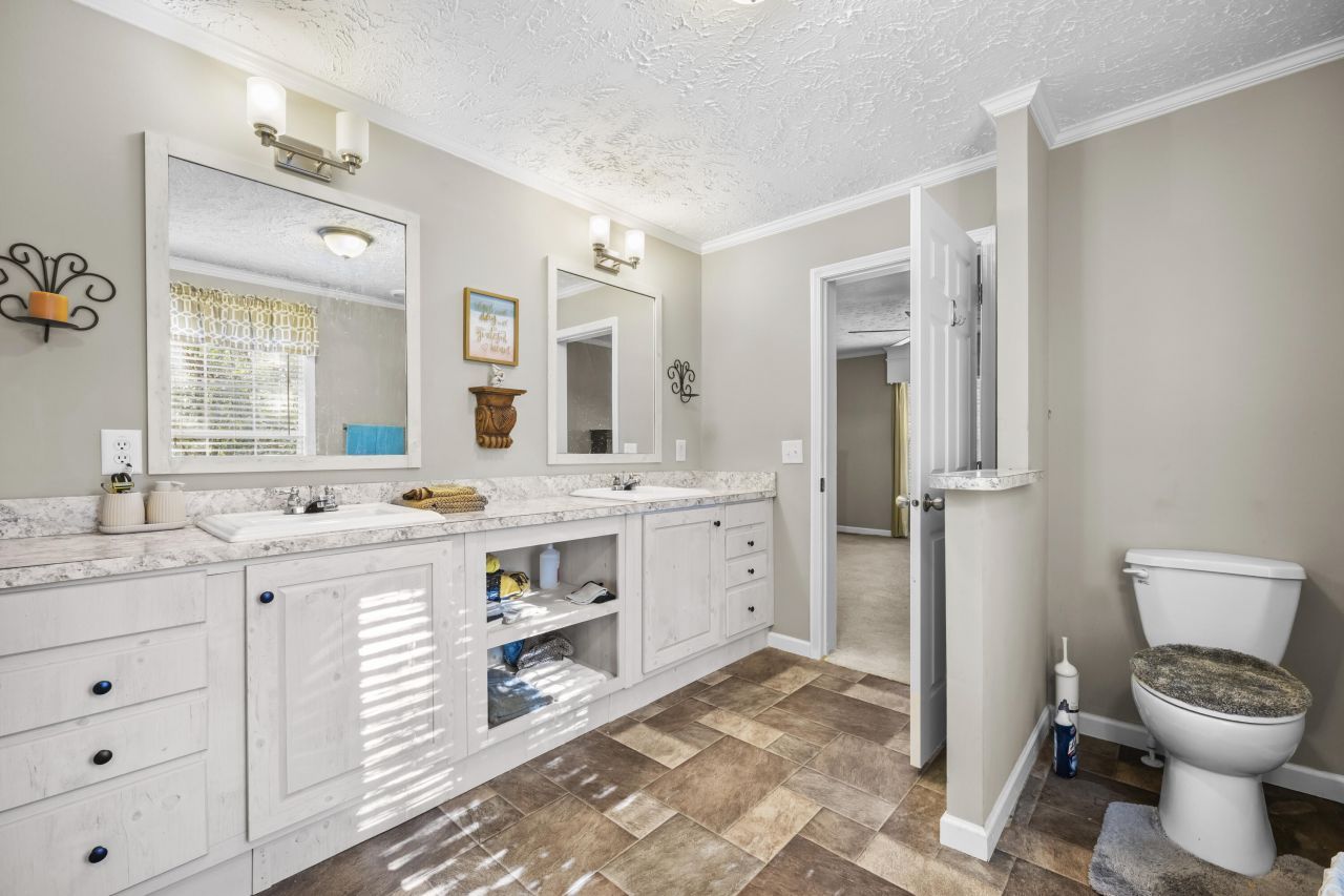 565 Tolle Farm Road Photo 12