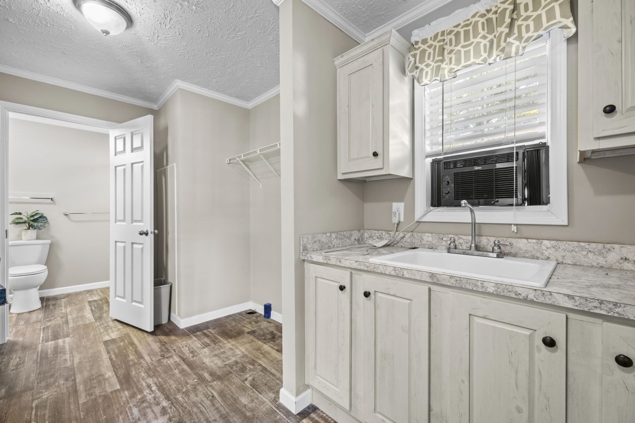 565 Tolle Farm Road Photo 13