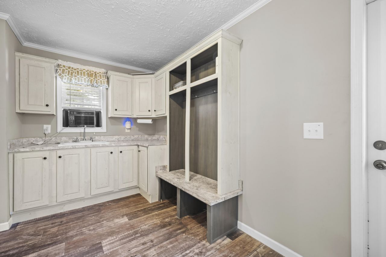 565 Tolle Farm Road Photo 14