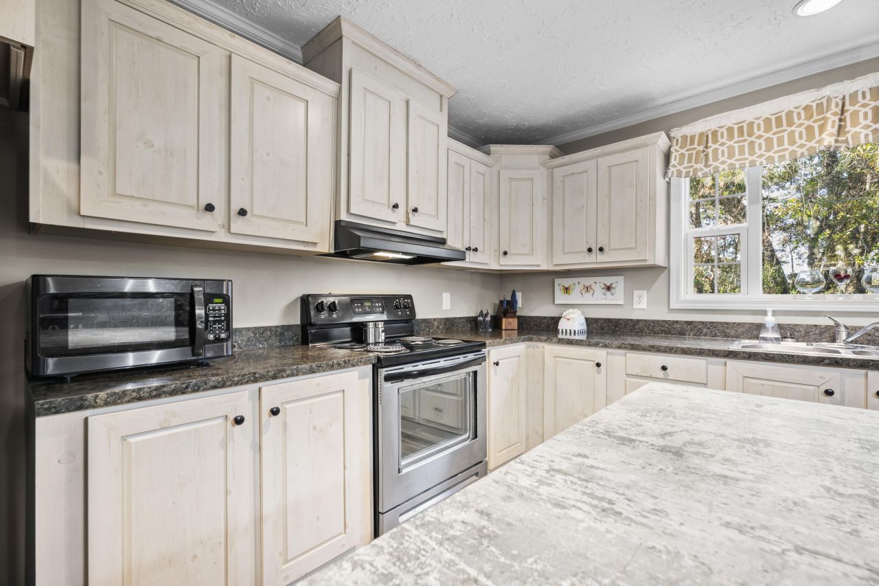 565 Tolle Farm Road Photo 3