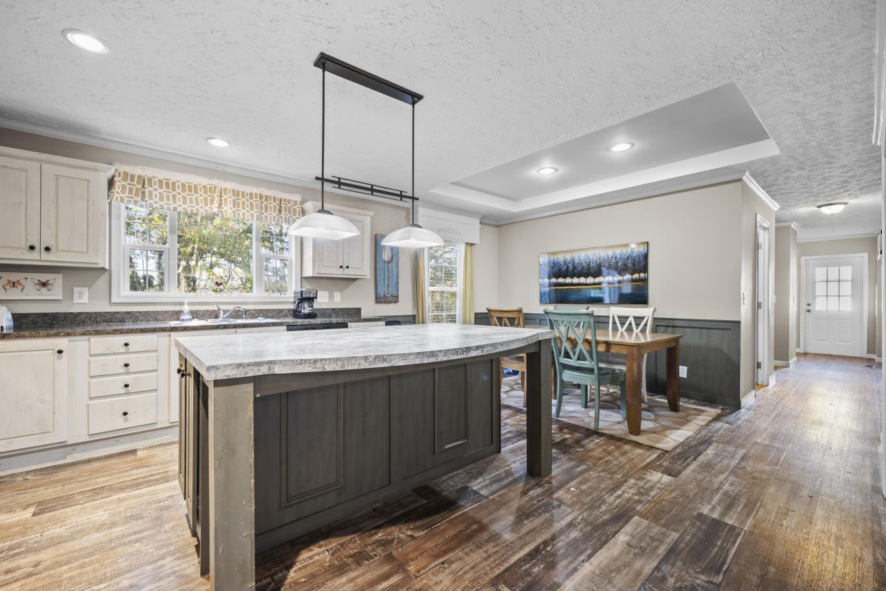 565 Tolle Farm Road Photo 4