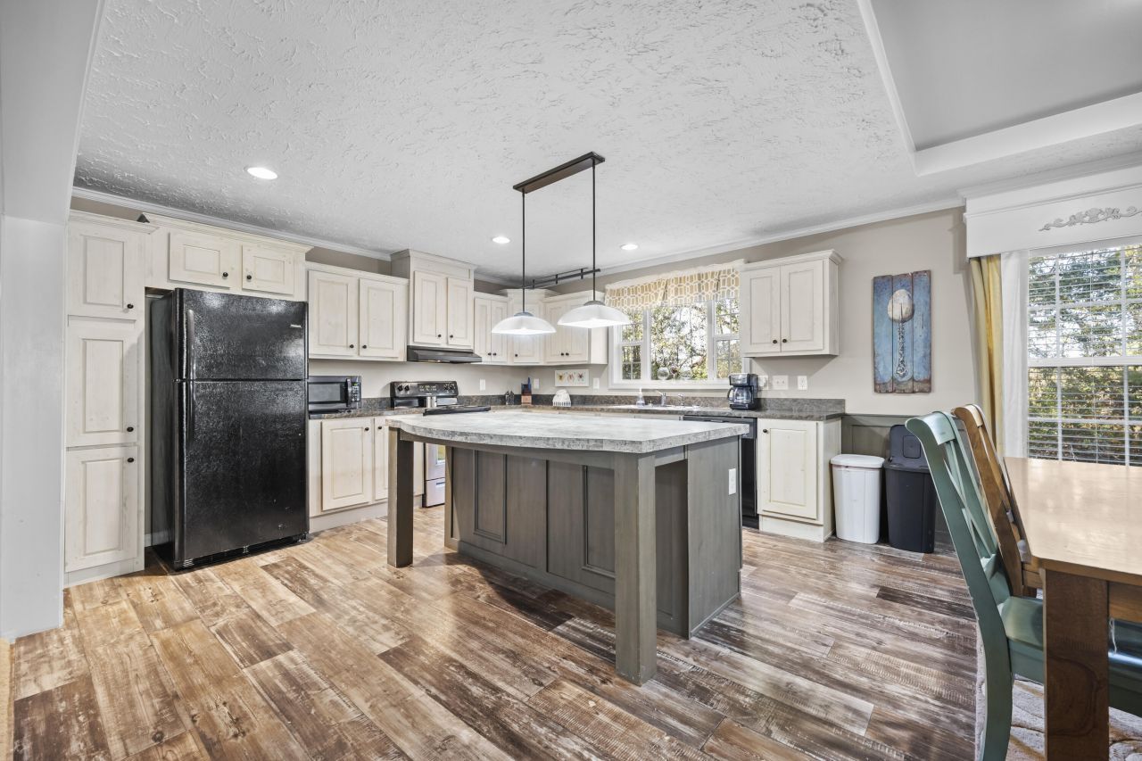 565 Tolle Farm Road Photo 5