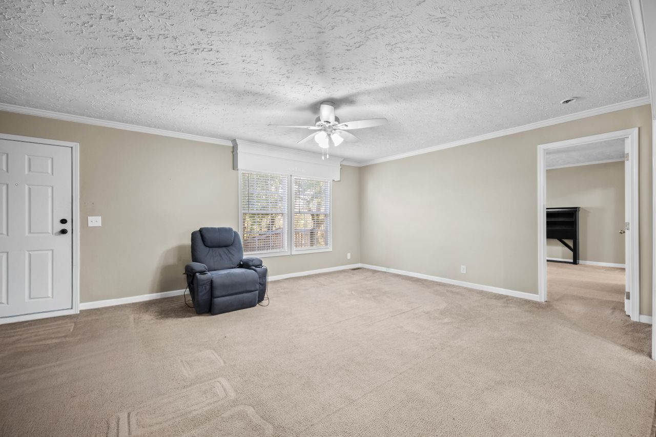 565 Tolle Farm Road Photo 7