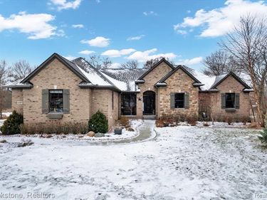 1087 Watersmeet Court, Oxford Twp, MI 48371