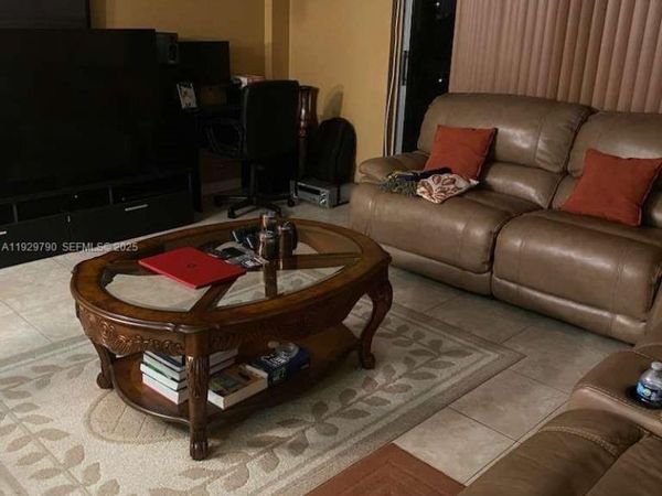 4174 Inverrary Dr, Unit 605, Lauderhill, FL 33319