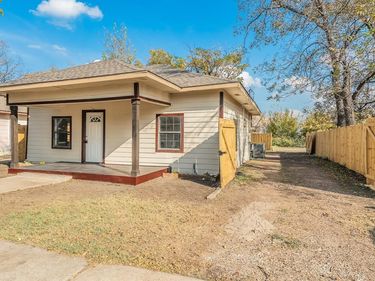2141 S Jennings Avenue, Fort Worth, TX 76110