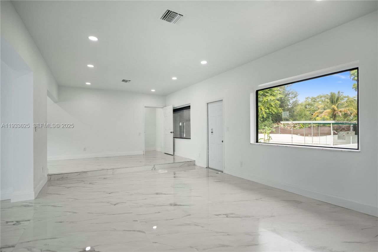 1445 NE 147th St, Miami, FL 33161 Photo