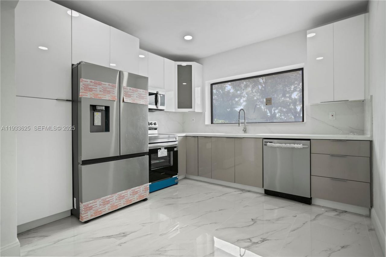 1445 NE 147th St, Miami, FL 33161 Photo