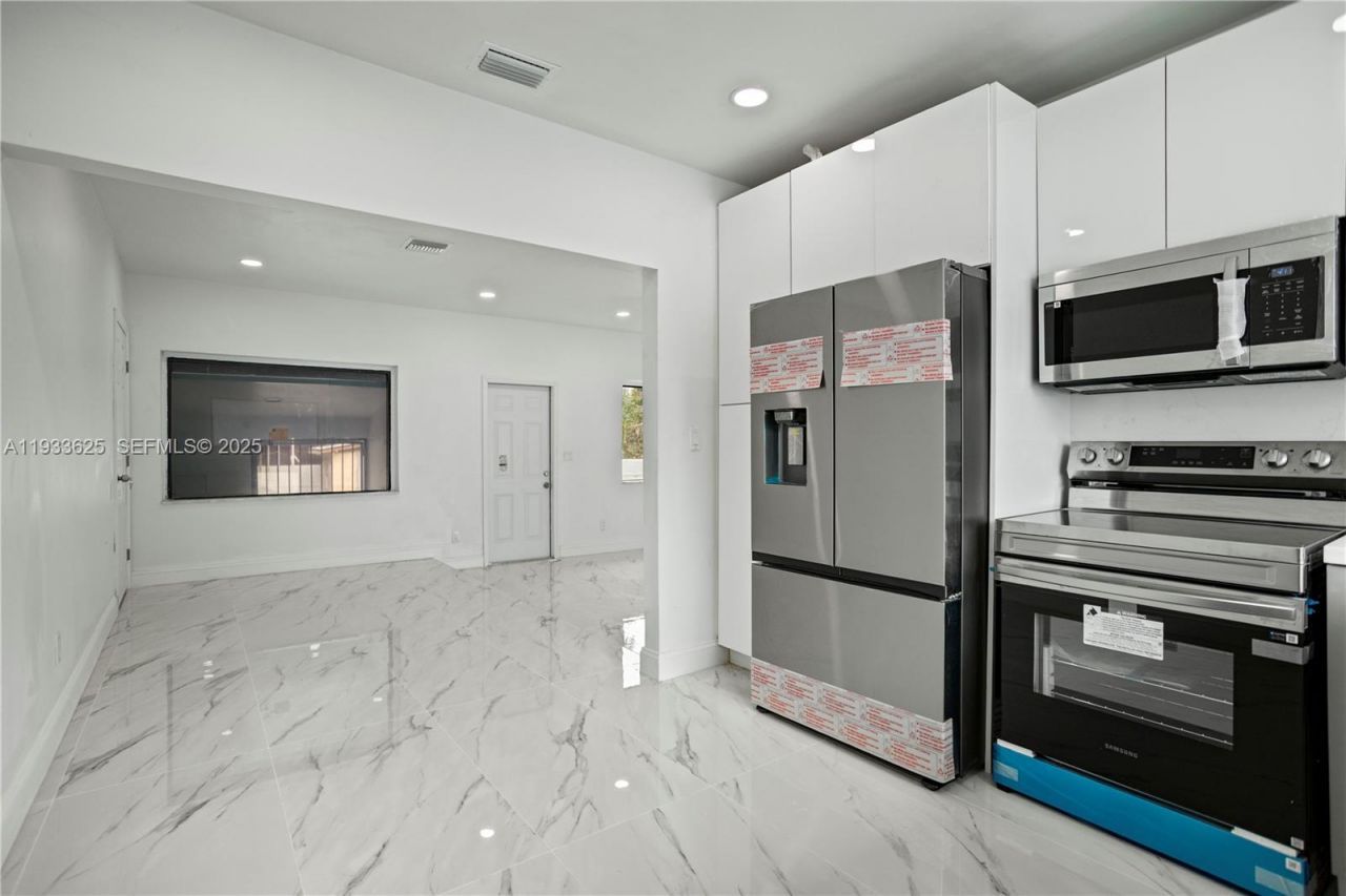 1445 NE 147th St, Miami, FL 33161 Photo