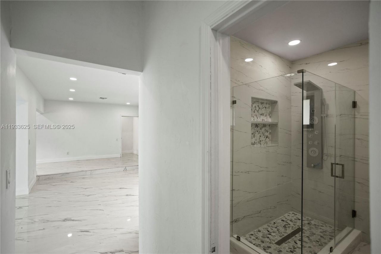 1445 NE 147th St, Miami, FL 33161 Photo