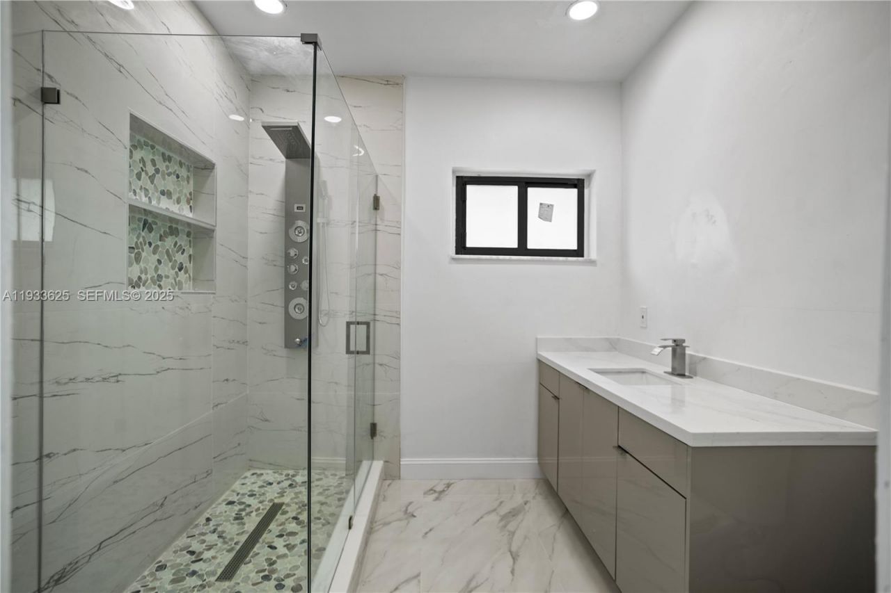 1445 NE 147th St, Miami, FL 33161 Photo