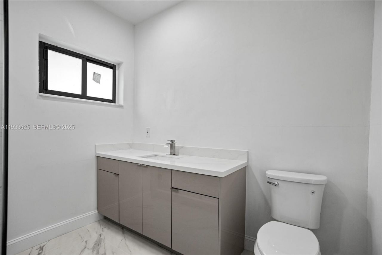 1445 NE 147th St, Miami, FL 33161 Photo