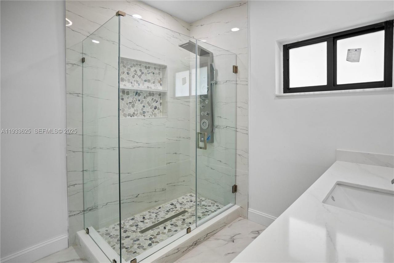 1445 NE 147th St, Miami, FL 33161 Photo