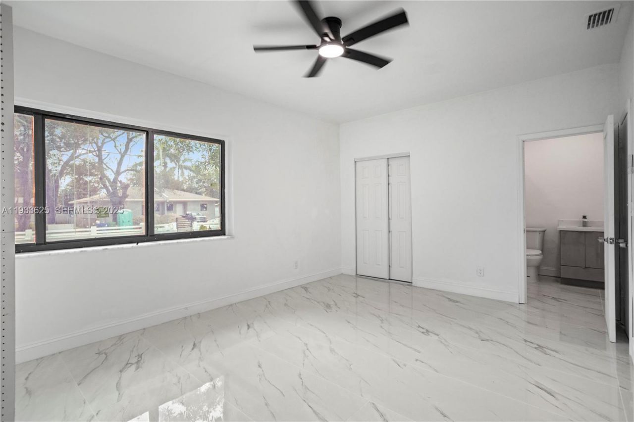 1445 NE 147th St, Miami, FL 33161 Photo