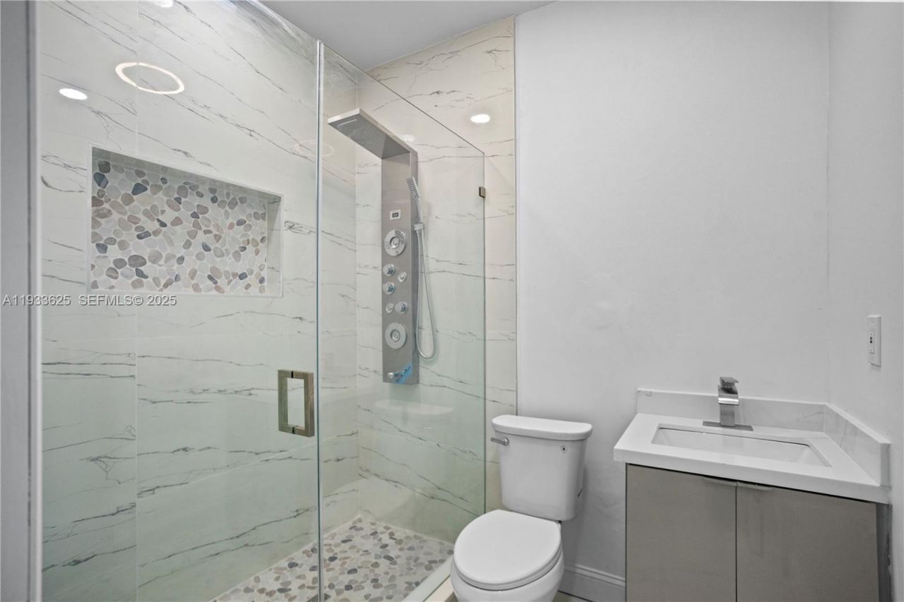 1445 NE 147th St, Miami, FL 33161 Photo