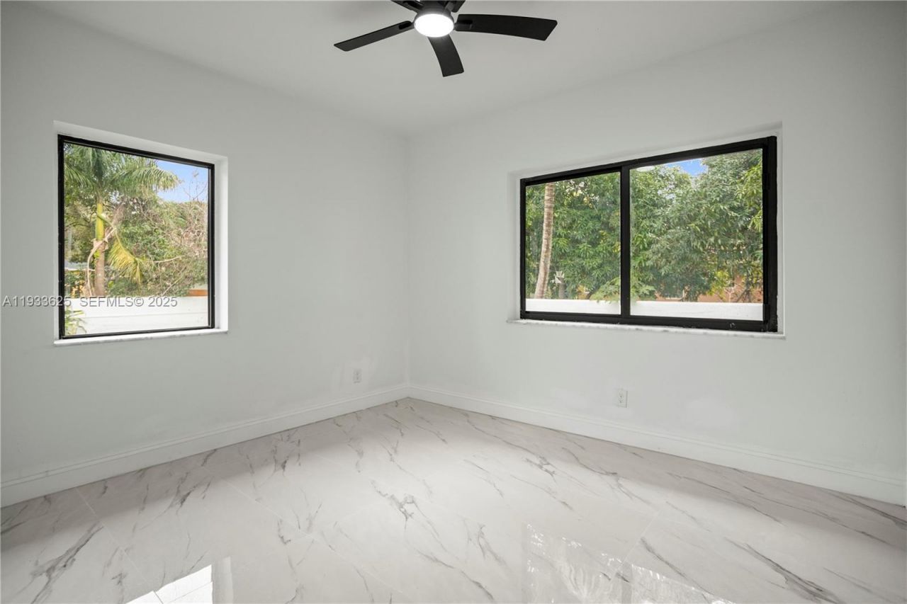 1445 NE 147th St, Miami, FL 33161 Photo