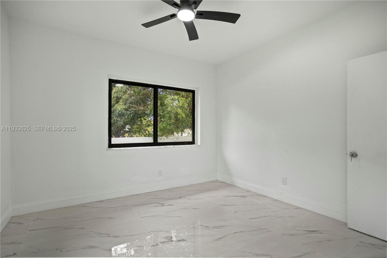 1445 NE 147th St, Miami, FL 33161 Photo