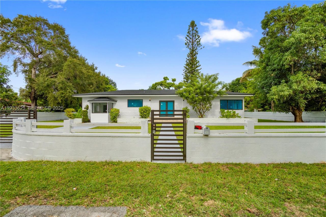 1445 NE 147th St, Miami, FL 33161 Photo