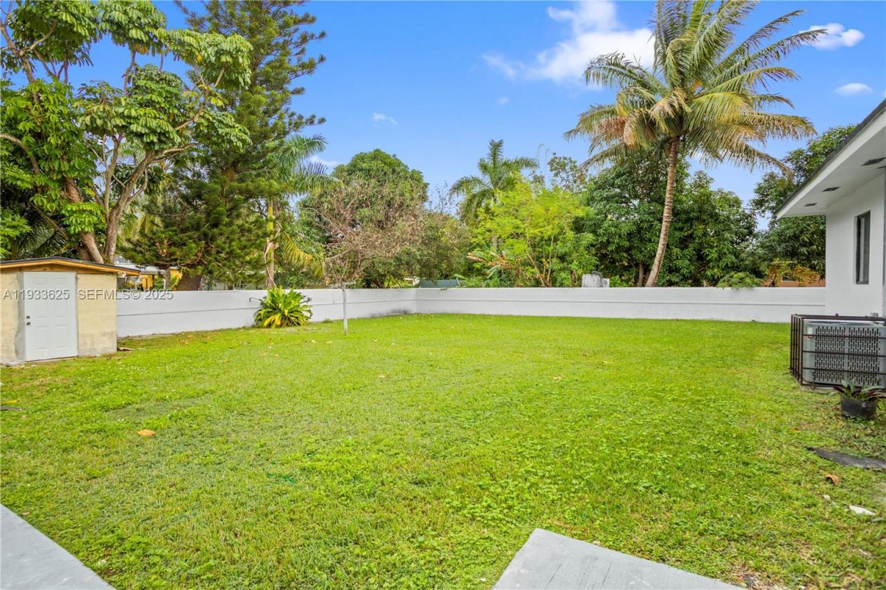 1445 NE 147th St, Miami, FL 33161 Photo