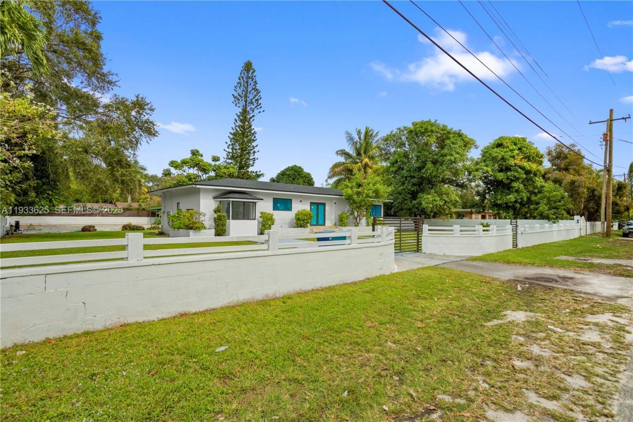 1445 NE 147th St, Miami, FL 33161 Photo