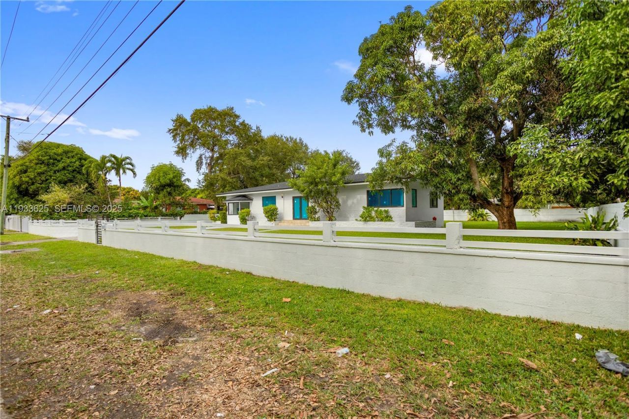 1445 NE 147th St, Miami, FL 33161 Photo