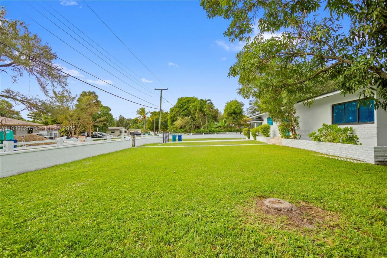 1445 NE 147th St, Miami, FL 33161 Photo