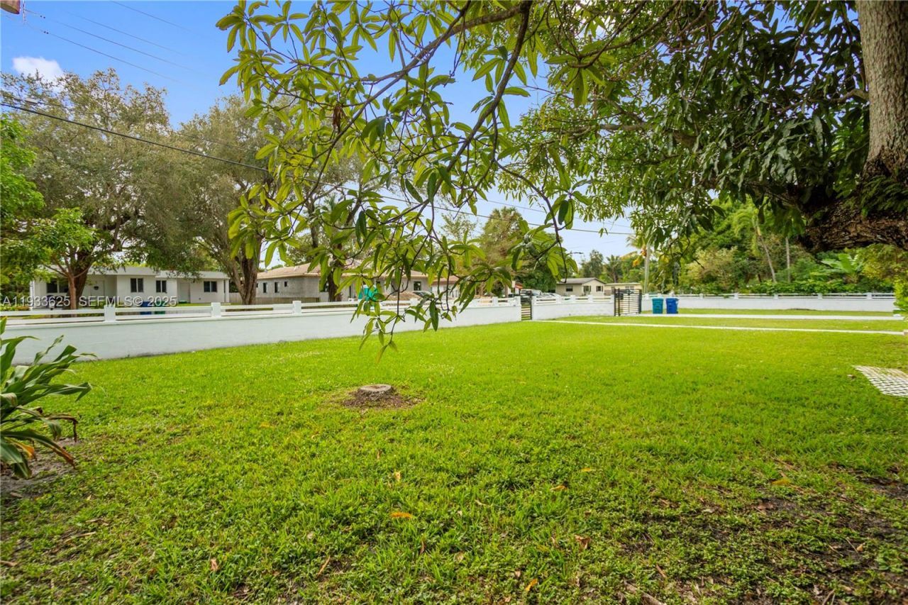 1445 NE 147th St, Miami, FL 33161 Photo