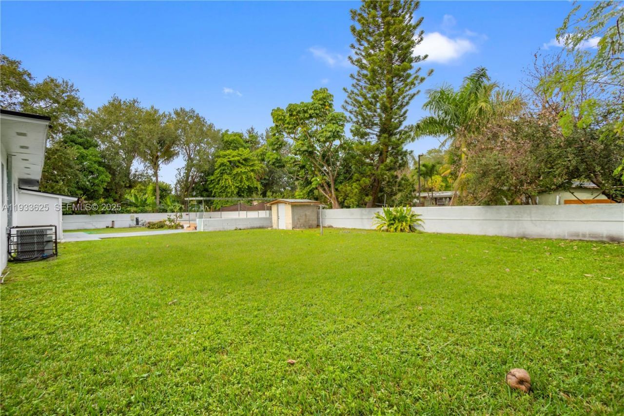 1445 NE 147th St, Miami, FL 33161 Photo