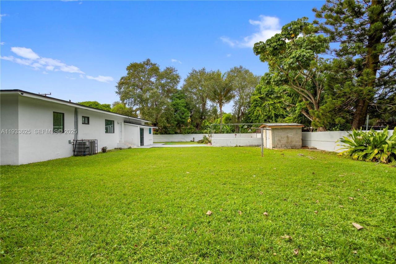 1445 NE 147th St, Miami, FL 33161 Photo