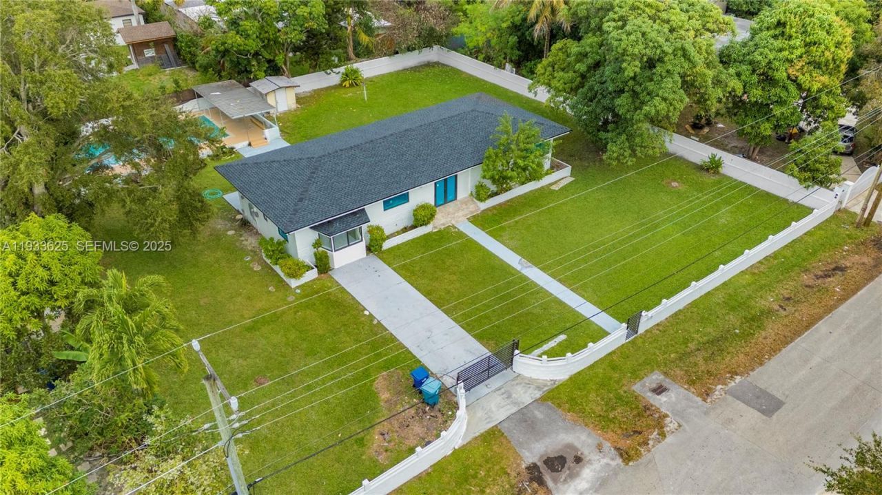 1445 NE 147th St, Miami, FL 33161 Photo