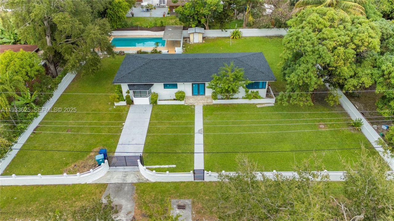 1445 NE 147th St, Miami, FL 33161 Photo