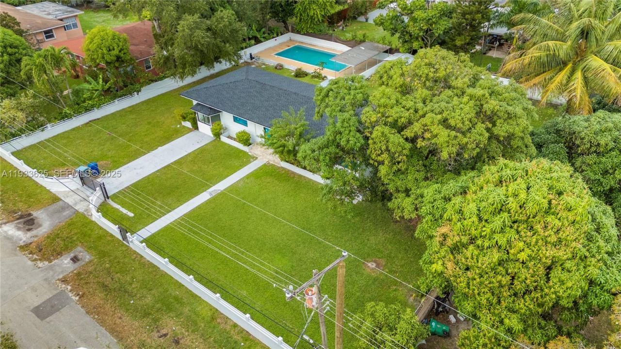 1445 NE 147th St, Miami, FL 33161 Photo