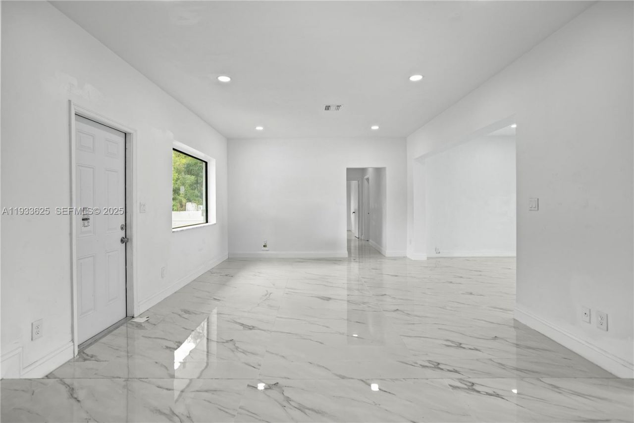 1445 NE 147th St, Miami, FL 33161 Photo