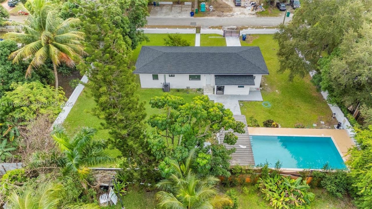 1445 NE 147th St, Miami, FL 33161 Photo