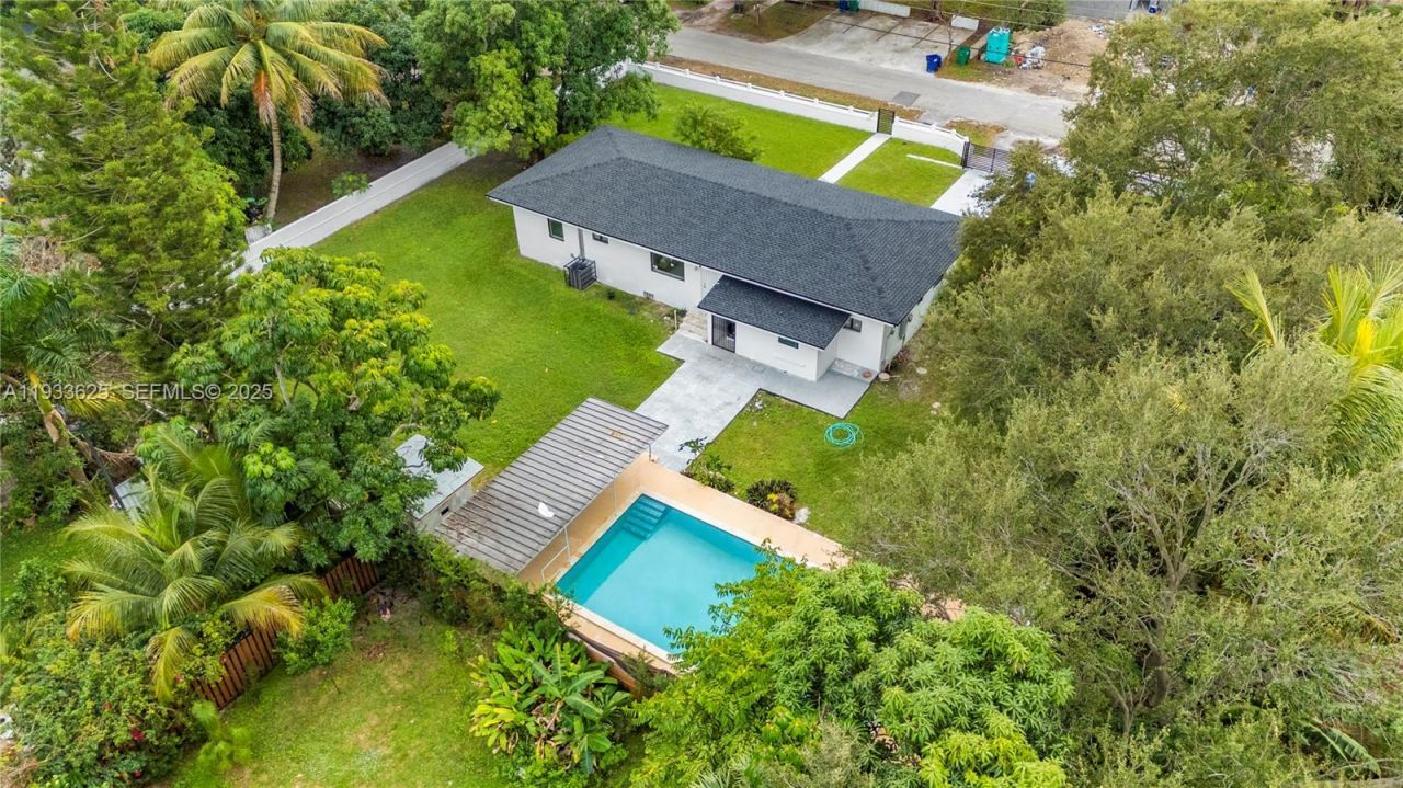 1445 NE 147th St, Miami, FL 33161 Photo