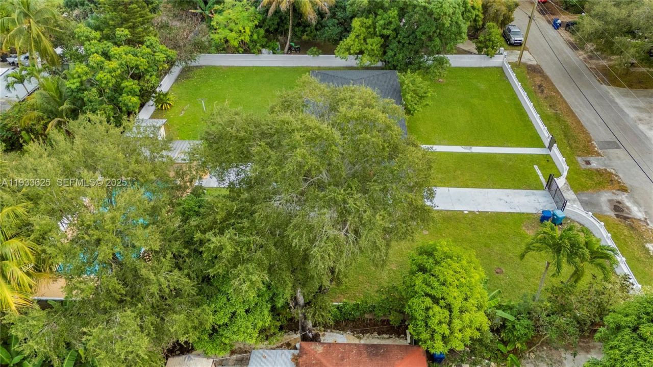 1445 NE 147th St, Miami, FL 33161 Photo