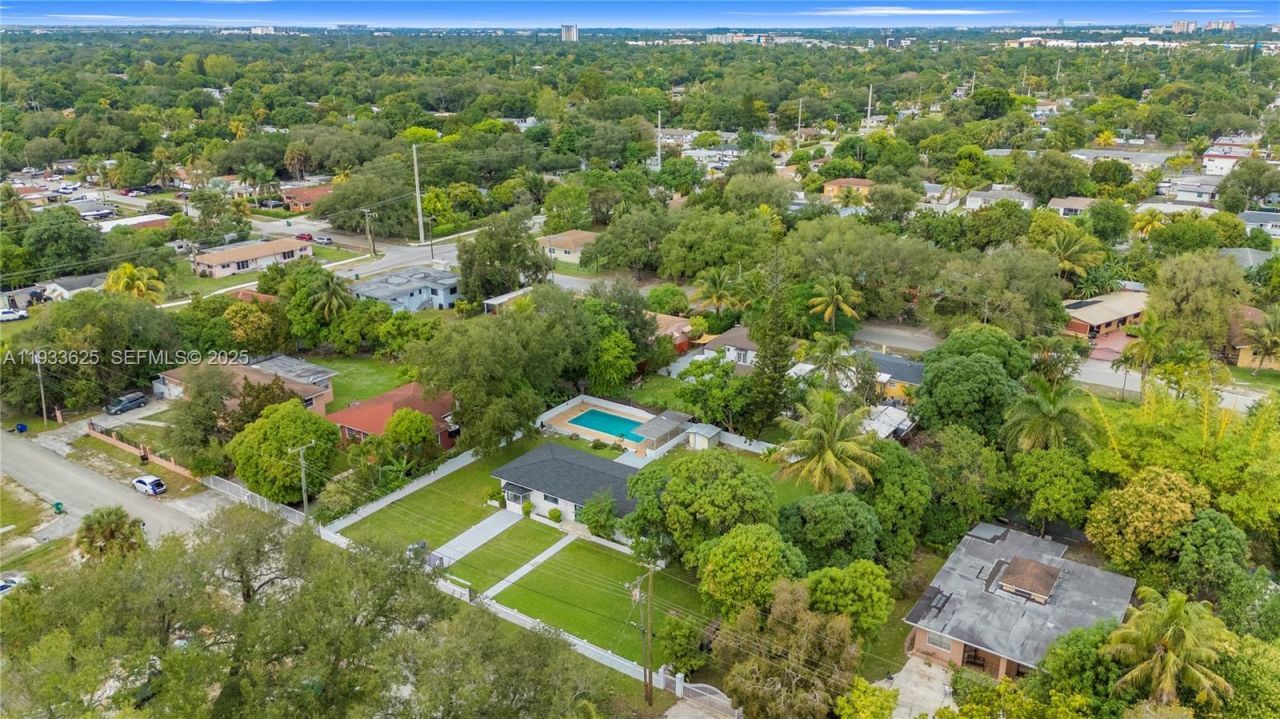 1445 NE 147th St, Miami, FL 33161 Photo