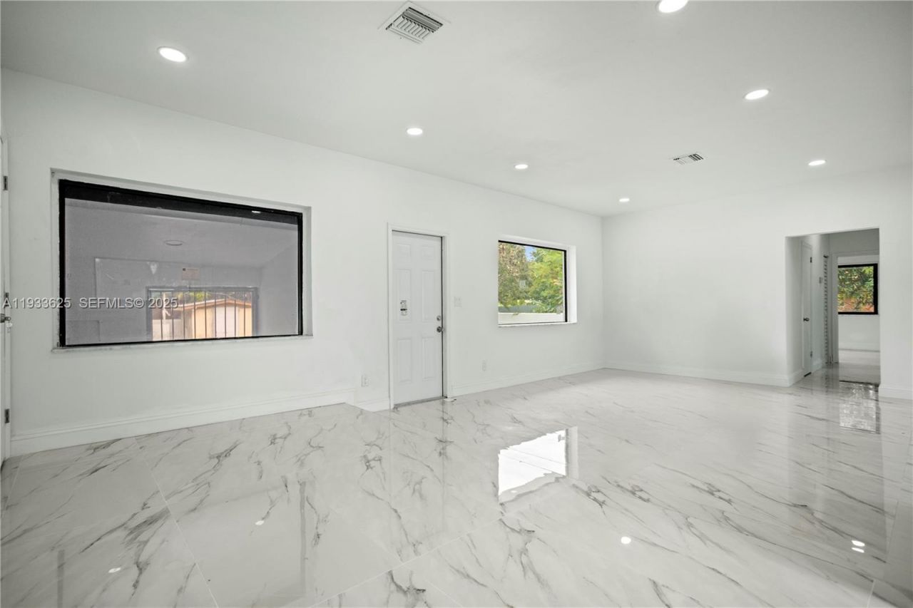 1445 NE 147th St, Miami, FL 33161 Photo