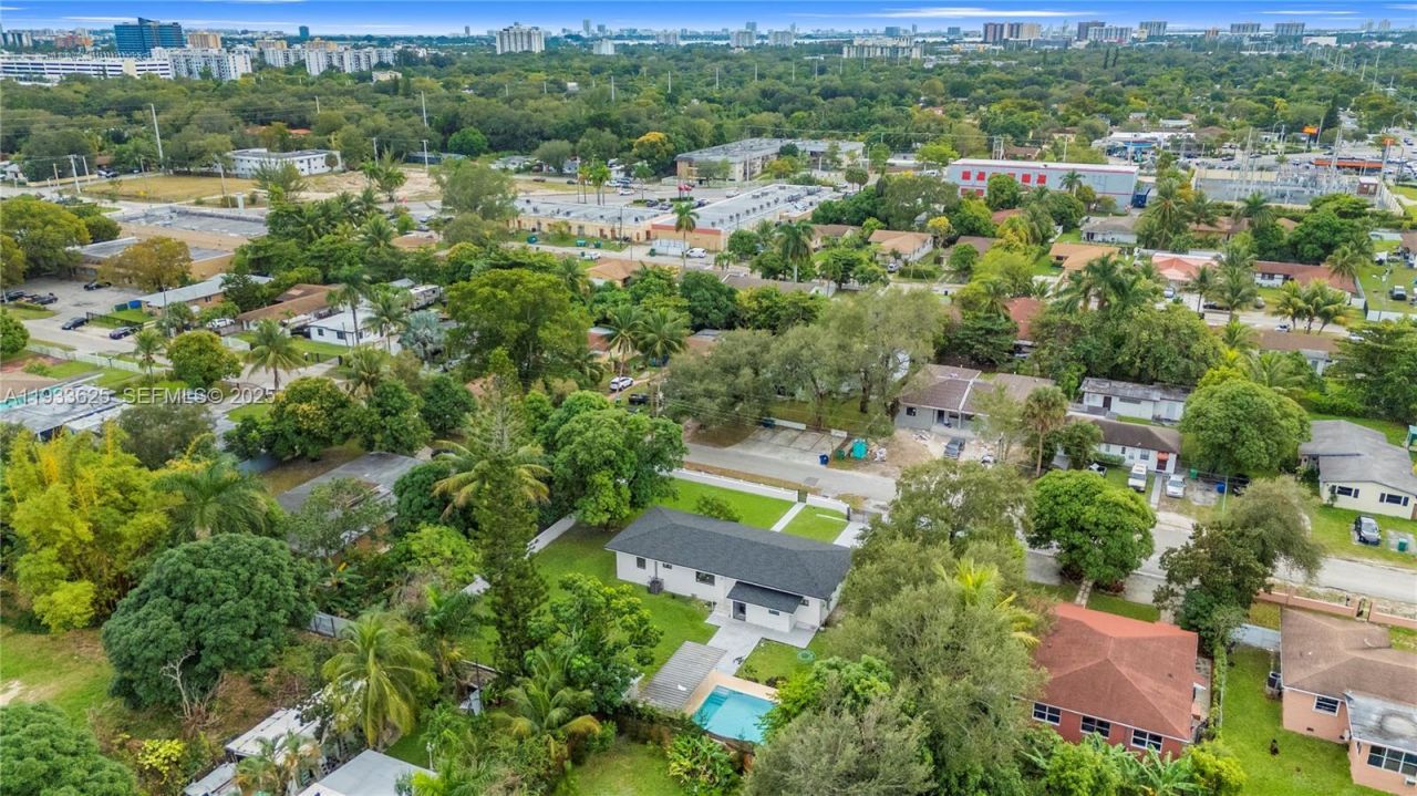 1445 NE 147th St, Miami, FL 33161 Photo