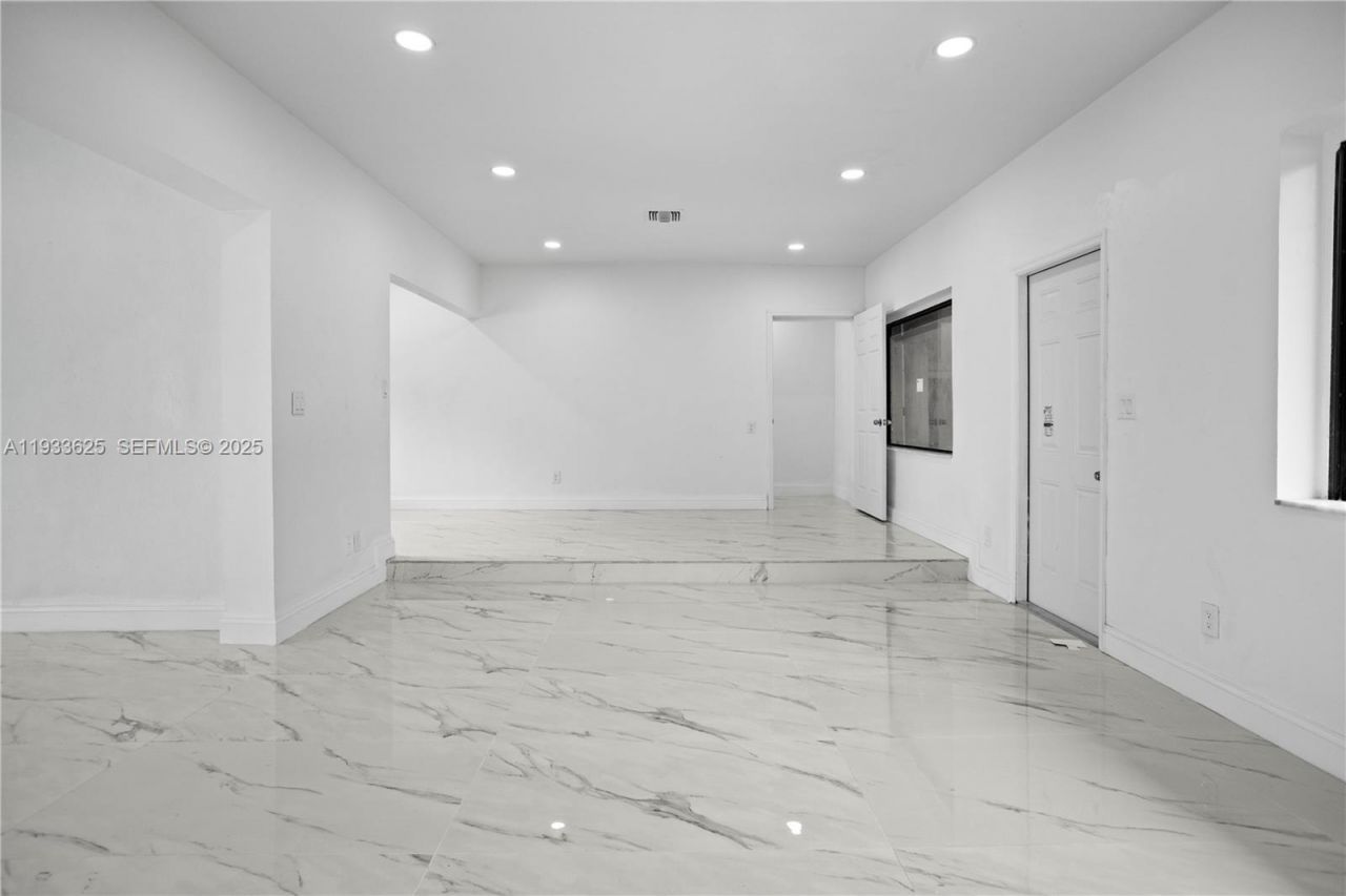 1445 NE 147th St, Miami, FL 33161 Photo