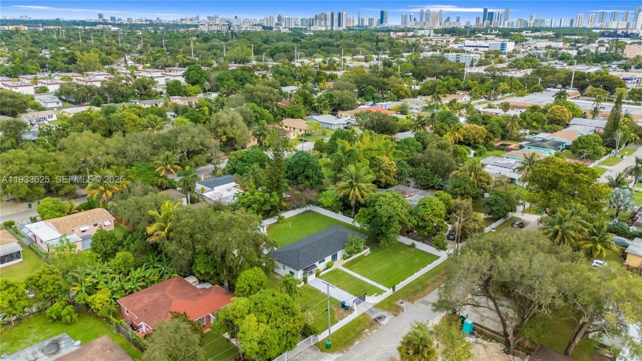 1445 NE 147th St, Miami, FL 33161 Photo