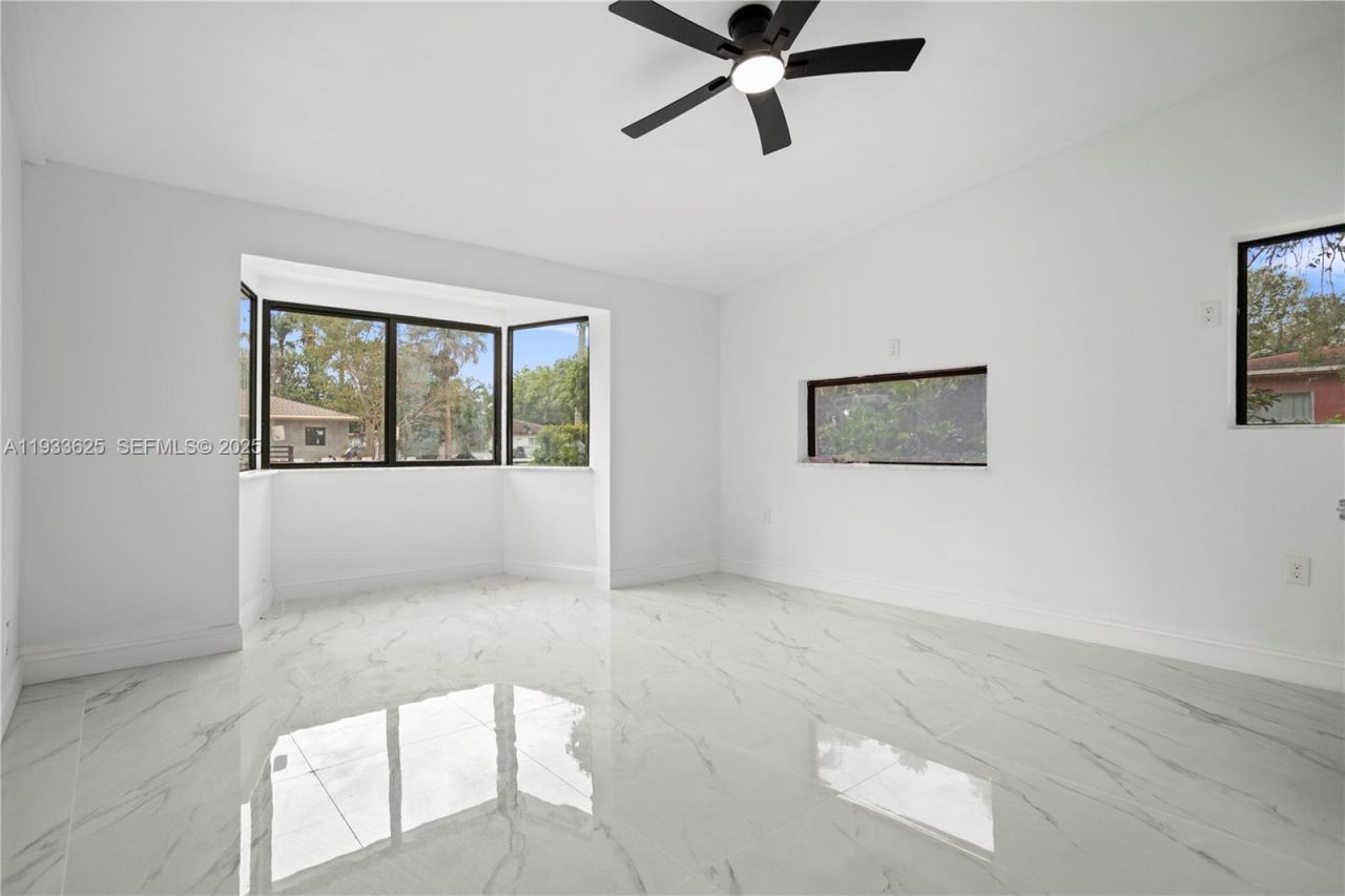 1445 NE 147th St, Miami, FL 33161 Photo