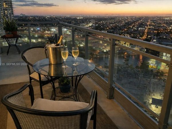 90 SW 3rd St, Unit 2109, Miami, FL 33130