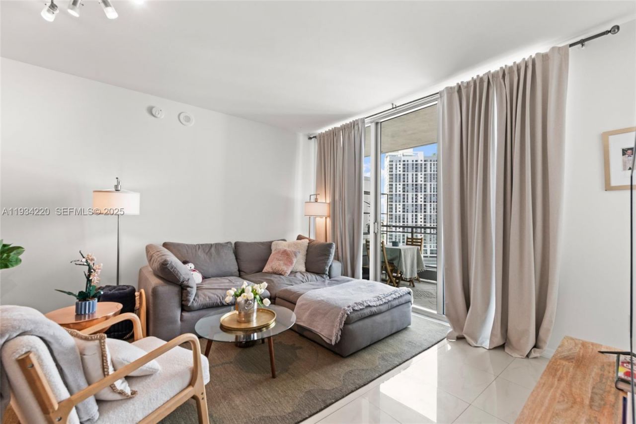 90 SW 3rd St, Unit 2109, Miami, FL 33130 Photo